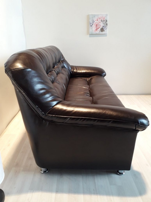 Диван кожаный коричневый, прямой 3-х местный, для дома, офиса, гостиной, кабинета Карелия