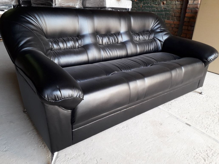 Диван кожаный черный, прямой 3-х местный, для дома, офиса, гостиной, кабинета Карелия